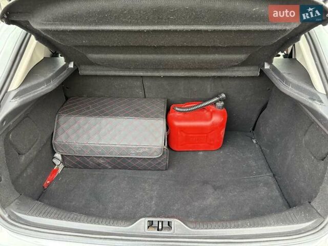 Серый Рено Меган, объемом двигателя 1.6 л и пробегом 176 тыс. км за 6700 $, фото 5 на Automoto.ua