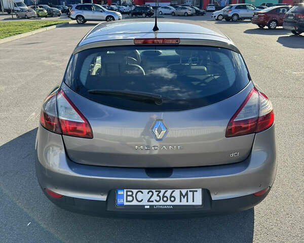 Серый Рено Меган, объемом двигателя 1.9 л и пробегом 238 тыс. км за 5400 $, фото 11 на Automoto.ua