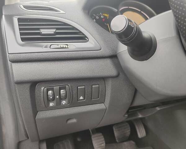 Сірий Рено Меган, об'ємом двигуна 1.6 л та пробігом 250 тис. км за 6200 $, фото 11 на Automoto.ua