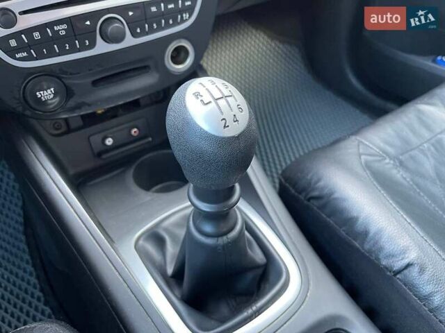 Рено Меган 2009 в Киеве на Automoto.ua Серый Рено Меган, объемом двигателя 1.46 л и пробегом 339 тыс. км за 7250 $, фото 23 на Automoto.ua