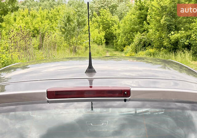 Серый Рено Меган, объемом двигателя 1.5 л и пробегом 242 тыс. км за 6950 $, фото 5 на Automoto.ua