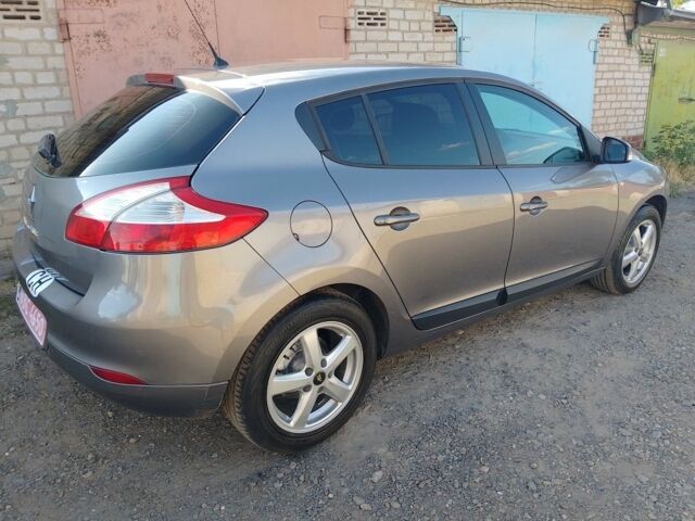 Серый Рено Меган, объемом двигателя 1.6 л и пробегом 203 тыс. км за 6990 $, фото 3 на Automoto.ua