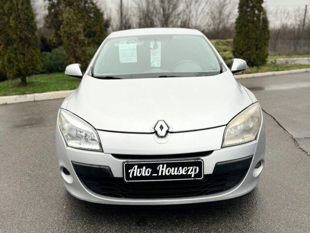 Серый Рено Меган, объемом двигателя 0 л и пробегом 245 тыс. км за 6100 $, фото 2 на Automoto.ua