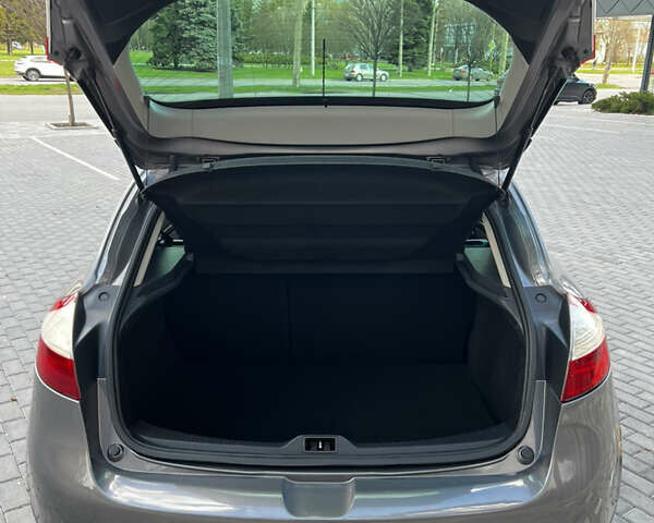 Сірий Рено Меган, об'ємом двигуна 1.6 л та пробігом 198 тис. км за 6750 $, фото 36 на Automoto.ua