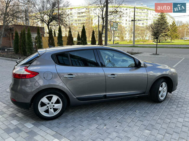 Сірий Рено Меган, об'ємом двигуна 1.6 л та пробігом 198 тис. км за 6750 $, фото 3 на Automoto.ua