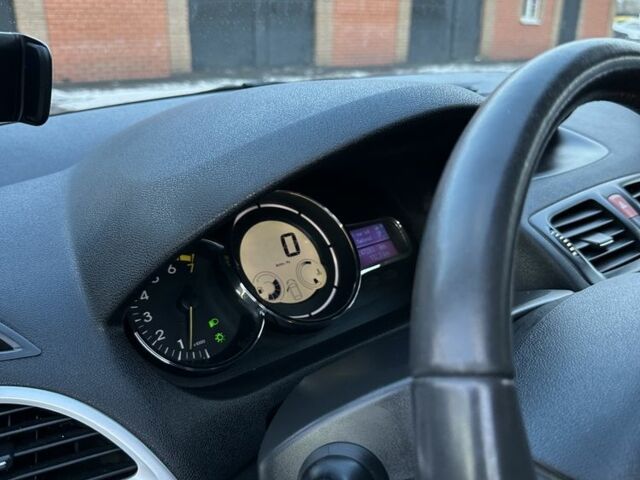 Серый Рено Меган, объемом двигателя 2 л и пробегом 247 тыс. км за 8000 $, фото 5 на Automoto.ua