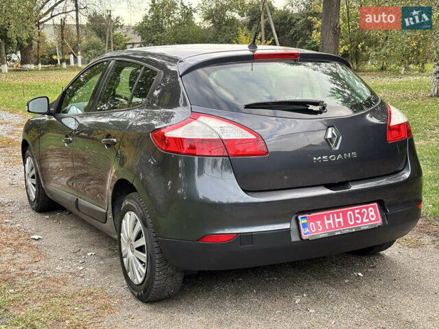Рено Меган 2009 у Александрие на Automoto.ua Сірий Рено Меган, об'ємом двигуна 1.6 л та пробігом 212 тис. км за 7600 $, фото 11 на Automoto.ua