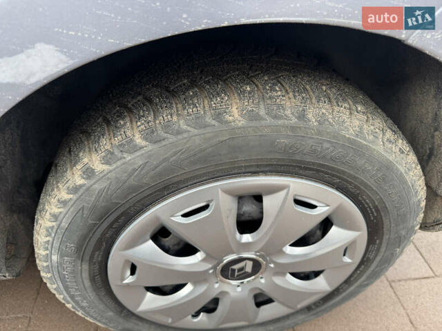 Серый Рено Меган, объемом двигателя 1.6 л и пробегом 200 тыс. км за 6250 $, фото 22 на Automoto.ua