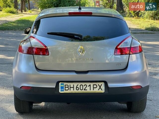 Серый Рено Меган, объемом двигателя 1.46 л и пробегом 252 тыс. км за 5100 $, фото 3 на Automoto.ua
