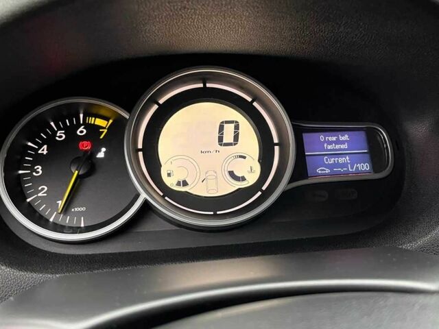 Рено Меган 2009 в Стрые на Automoto.ua Серый Рено Меган, объемом двигателя 1.6 л и пробегом 131 тыс. км за 6999 $, фото 12 на Automoto.ua