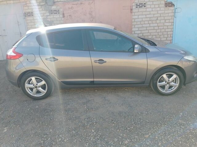 Серый Рено Меган, объемом двигателя 1.6 л и пробегом 203 тыс. км за 6990 $, фото 5 на Automoto.ua