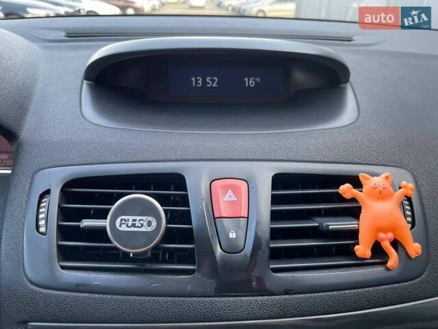 Рено Меган 2009 в Киеве на Automoto.ua Серый Рено Меган, объемом двигателя 1.46 л и пробегом 339 тыс. км за 7250 $, фото 19 на Automoto.ua