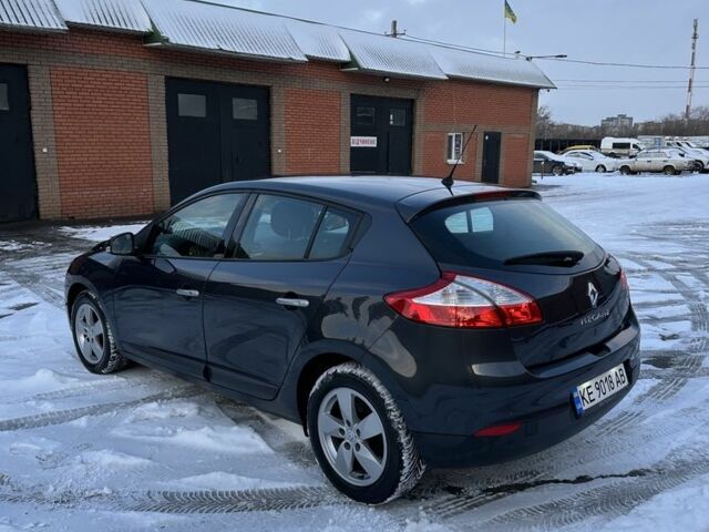 Серый Рено Меган, объемом двигателя 2 л и пробегом 247 тыс. км за 8000 $, фото 3 на Automoto.ua