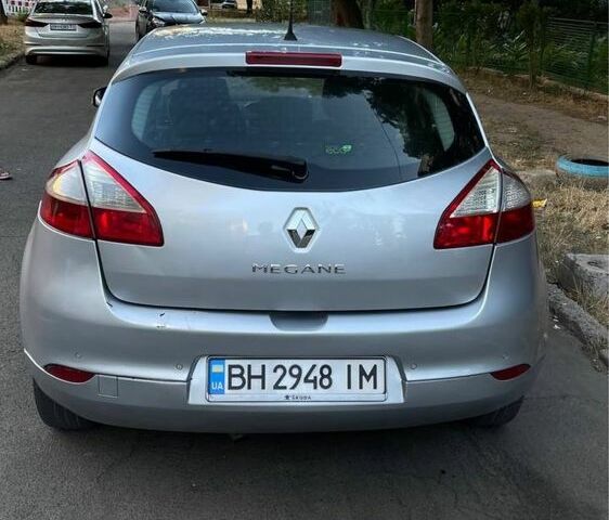 Сірий Рено Меган, об'ємом двигуна 1.5 л та пробігом 400 тис. км за 5700 $, фото 3 на Automoto.ua