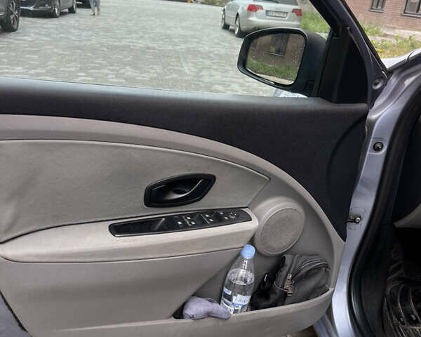 Серый Рено Меган, объемом двигателя 1.46 л и пробегом 333 тыс. км за 5200 $, фото 12 на Automoto.ua