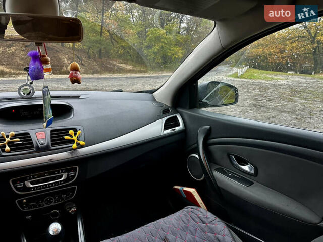 Серый Рено Меган, объемом двигателя 1.6 л и пробегом 250 тыс. км за 6700 $, фото 6 на Automoto.ua