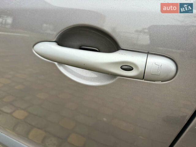 Сірий Рено Меган, об'ємом двигуна 1.6 л та пробігом 156 тис. км за 8350 $, фото 12 на Automoto.ua