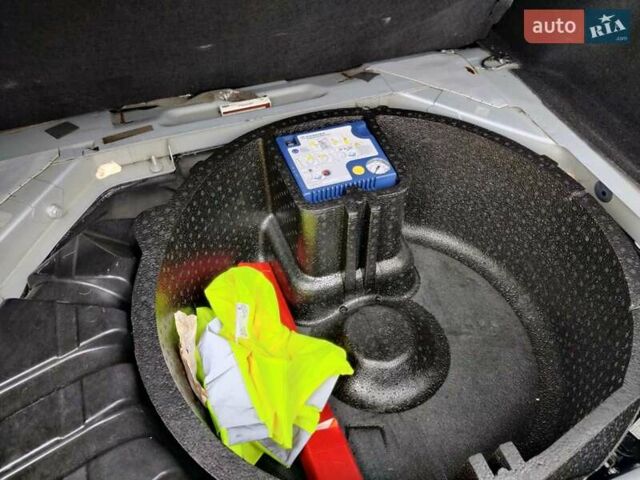 Рено Меган 2009 у Барышевке на Automoto.ua Сірий Рено Меган, об'ємом двигуна 1.6 л та пробігом 185 тис. км за 6950 $, фото 20 на Automoto.ua