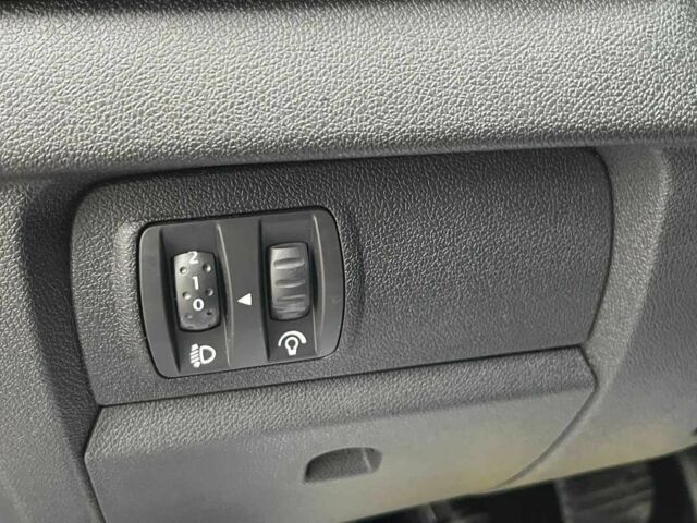 Рено Меган 2009 в Стрые на Automoto.ua Серый Рено Меган, объемом двигателя 1.6 л и пробегом 131 тыс. км за 6999 $, фото 11 на Automoto.ua