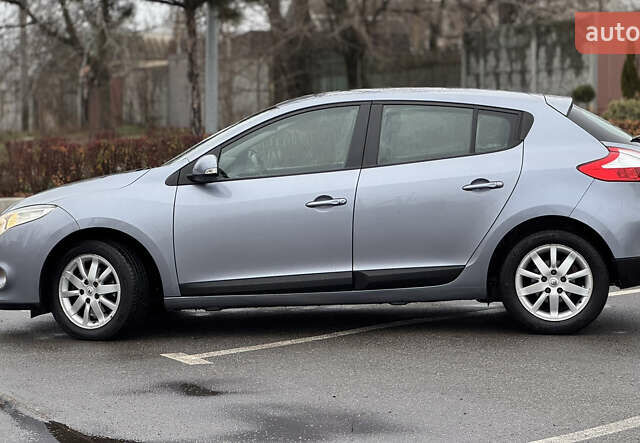 Серый Рено Меган, объемом двигателя 1.6 л и пробегом 193 тыс. км за 5999 $, фото 12 на Automoto.ua