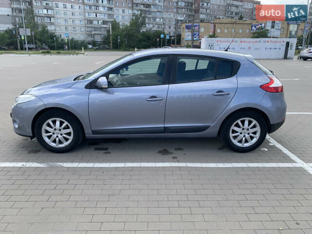 Рено Меган 2009 в Сумах на Automoto.ua Серый Рено Меган, объемом двигателя 1.6 л и пробегом 229 тыс. км за 6700 $, фото 5 на Automoto.ua