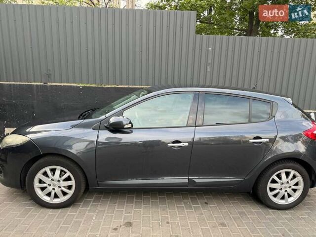 Серый Рено Меган, объемом двигателя 2 л и пробегом 170 тыс. км за 6900 $, фото 4 на Automoto.ua