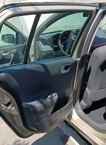 Серый Рено Меган, объемом двигателя 1.6 л и пробегом 145 тыс. км за 5999 $, фото 11 на Automoto.ua