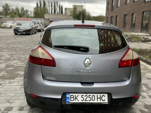 Рено Меган 2009 в Нетешине на Automoto.ua Серый Рено Меган, объемом двигателя 1.5 л и пробегом 333 тыс. км за 5100 $, фото 6 на Automoto.ua