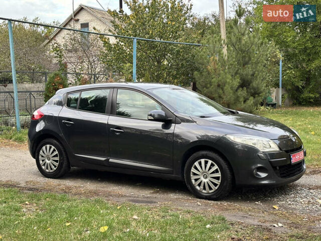 Рено Меган 2009 у Александрие на Automoto.ua Сірий Рено Меган, об'ємом двигуна 1.6 л та пробігом 212 тис. км за 7600 $, фото 6 на Automoto.ua