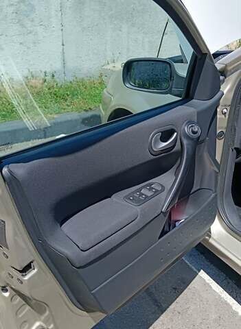 Серый Рено Меган, объемом двигателя 1.6 л и пробегом 145 тыс. км за 5999 $, фото 12 на Automoto.ua