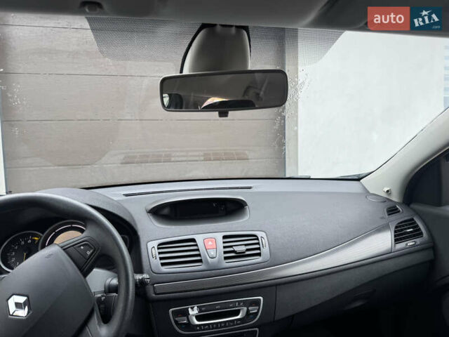 Серый Рено Меган, объемом двигателя 1.6 л и пробегом 200 тыс. км за 6250 $, фото 15 на Automoto.ua