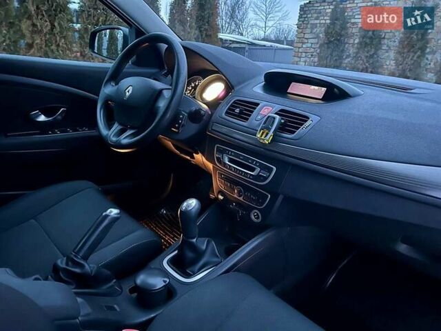 Сірий Рено Меган, об'ємом двигуна 1.6 л та пробігом 186 тис. км за 6900 $, фото 76 на Automoto.ua