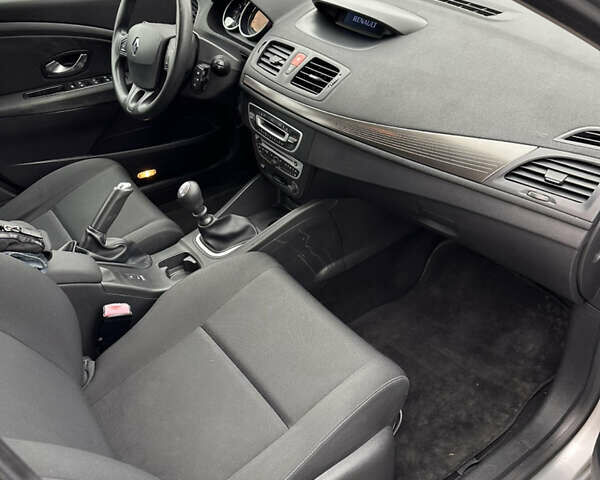 Серый Рено Меган, объемом двигателя 1.6 л и пробегом 170 тыс. км за 6500 $, фото 15 на Automoto.ua