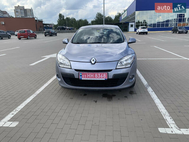 Рено Меган 2009 в Сумах на Automoto.ua Серый Рено Меган, объемом двигателя 1.6 л и пробегом 229 тыс. км за 6700 $, фото 2 на Automoto.ua