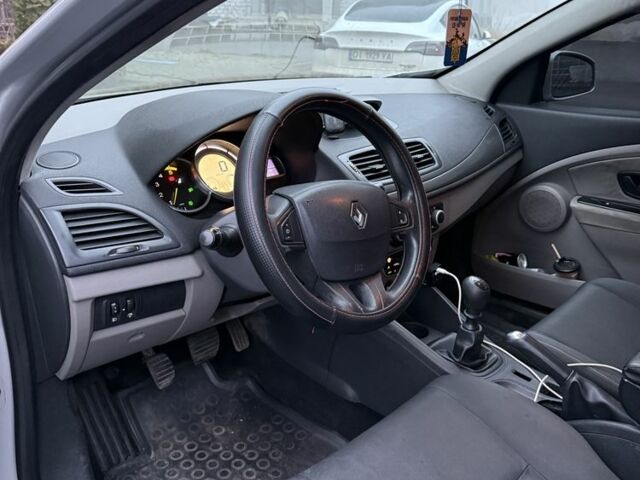 Сірий Рено Меган, об'ємом двигуна 1.5 л та пробігом 300 тис. км за 4499 $, фото 7 на Automoto.ua