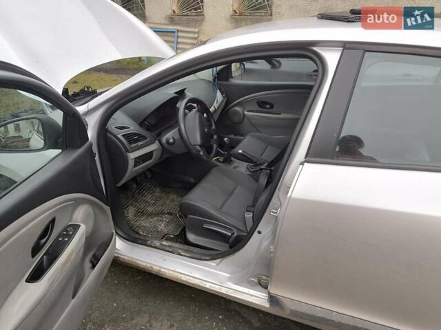 Серый Рено Меган, объемом двигателя 1.6 л и пробегом 218 тыс. км за 6500 $, фото 3 на Automoto.ua
