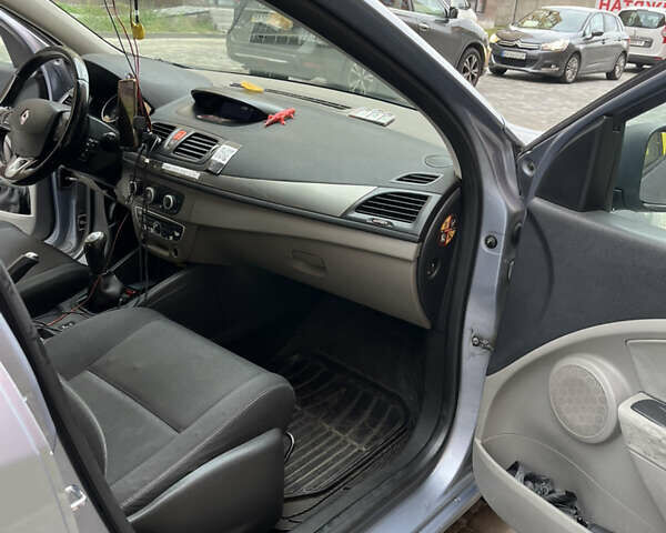 Серый Рено Меган, объемом двигателя 1.46 л и пробегом 333 тыс. км за 5200 $, фото 11 на Automoto.ua