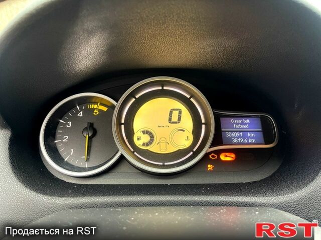 Серый Рено Меган, объемом двигателя 1.5 л и пробегом 300 тыс. км за 2500 $, фото 4 на Automoto.ua