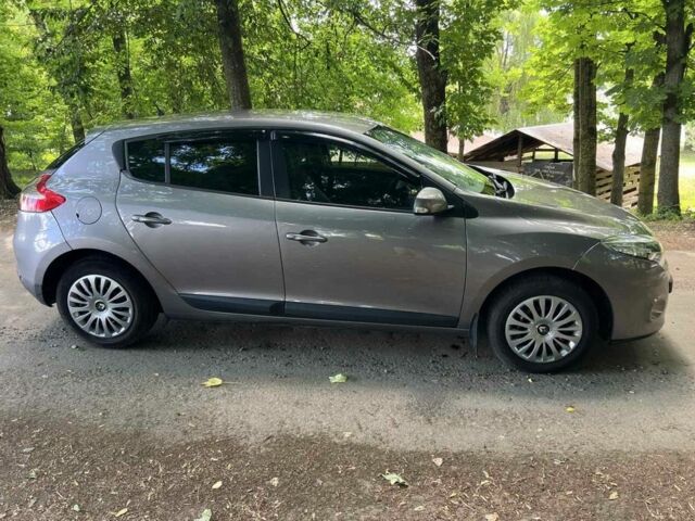 Серый Рено Меган, объемом двигателя 0 л и пробегом 275 тыс. км за 5800 $, фото 2 на Automoto.ua