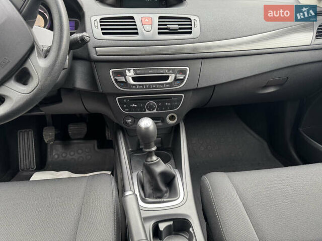 Серый Рено Меган, объемом двигателя 1.6 л и пробегом 200 тыс. км за 6250 $, фото 13 на Automoto.ua