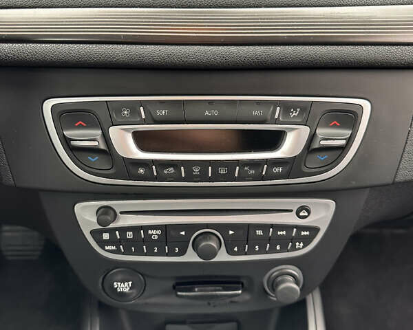 Серый Рено Меган, объемом двигателя 1.6 л и пробегом 170 тыс. км за 6500 $, фото 17 на Automoto.ua