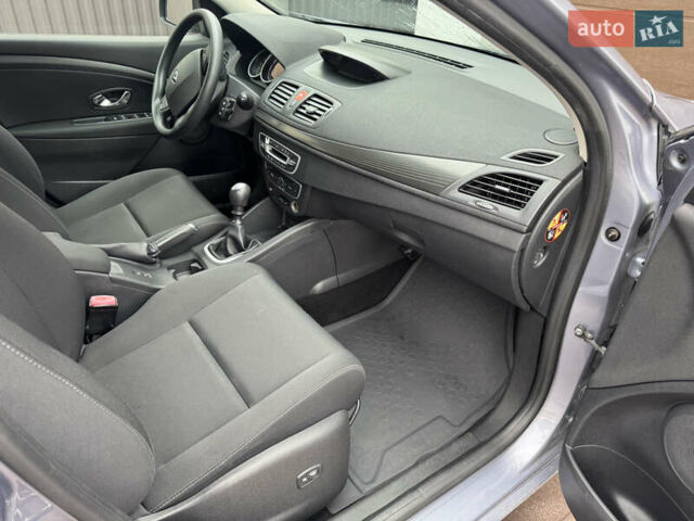 Серый Рено Меган, объемом двигателя 1.6 л и пробегом 200 тыс. км за 6250 $, фото 17 на Automoto.ua