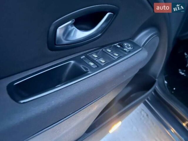 Сірий Рено Меган, об'ємом двигуна 1.6 л та пробігом 186 тис. км за 6900 $, фото 49 на Automoto.ua
