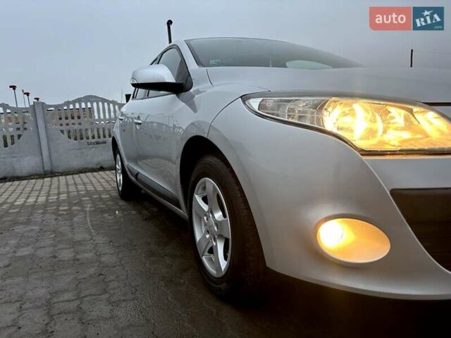 Сірий Рено Меган, об'ємом двигуна 1.6 л та пробігом 265 тис. км за 6100 $, фото 4 на Automoto.ua