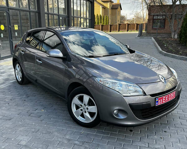 Сірий Рено Меган, об'ємом двигуна 1.6 л та пробігом 198 тис. км за 6750 $, фото 1 на Automoto.ua