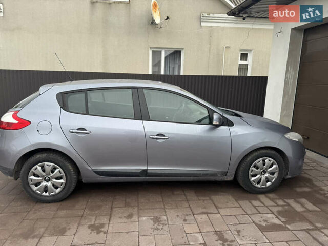 Серый Рено Меган, объемом двигателя 1.6 л и пробегом 200 тыс. км за 6250 $, фото 5 на Automoto.ua