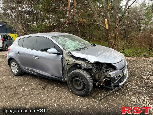 Серый Рено Меган, объемом двигателя 1.5 л и пробегом 300 тыс. км за 2500 $, фото 3 на Automoto.ua