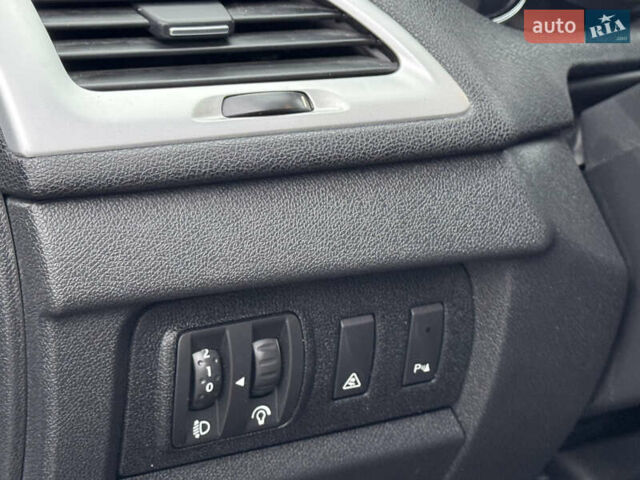 Серый Рено Меган, объемом двигателя 1.6 л и пробегом 193 тыс. км за 5999 $, фото 33 на Automoto.ua