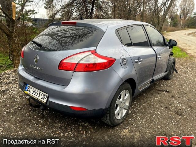 Серый Рено Меган, объемом двигателя 1.5 л и пробегом 300 тыс. км за 2500 $, фото 2 на Automoto.ua