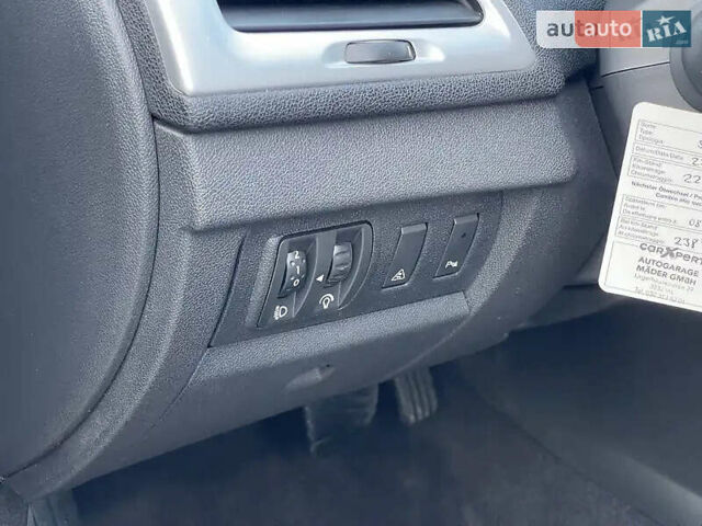 Серый Рено Меган, объемом двигателя 2 л и пробегом 247 тыс. км за 8000 $, фото 7 на Automoto.ua